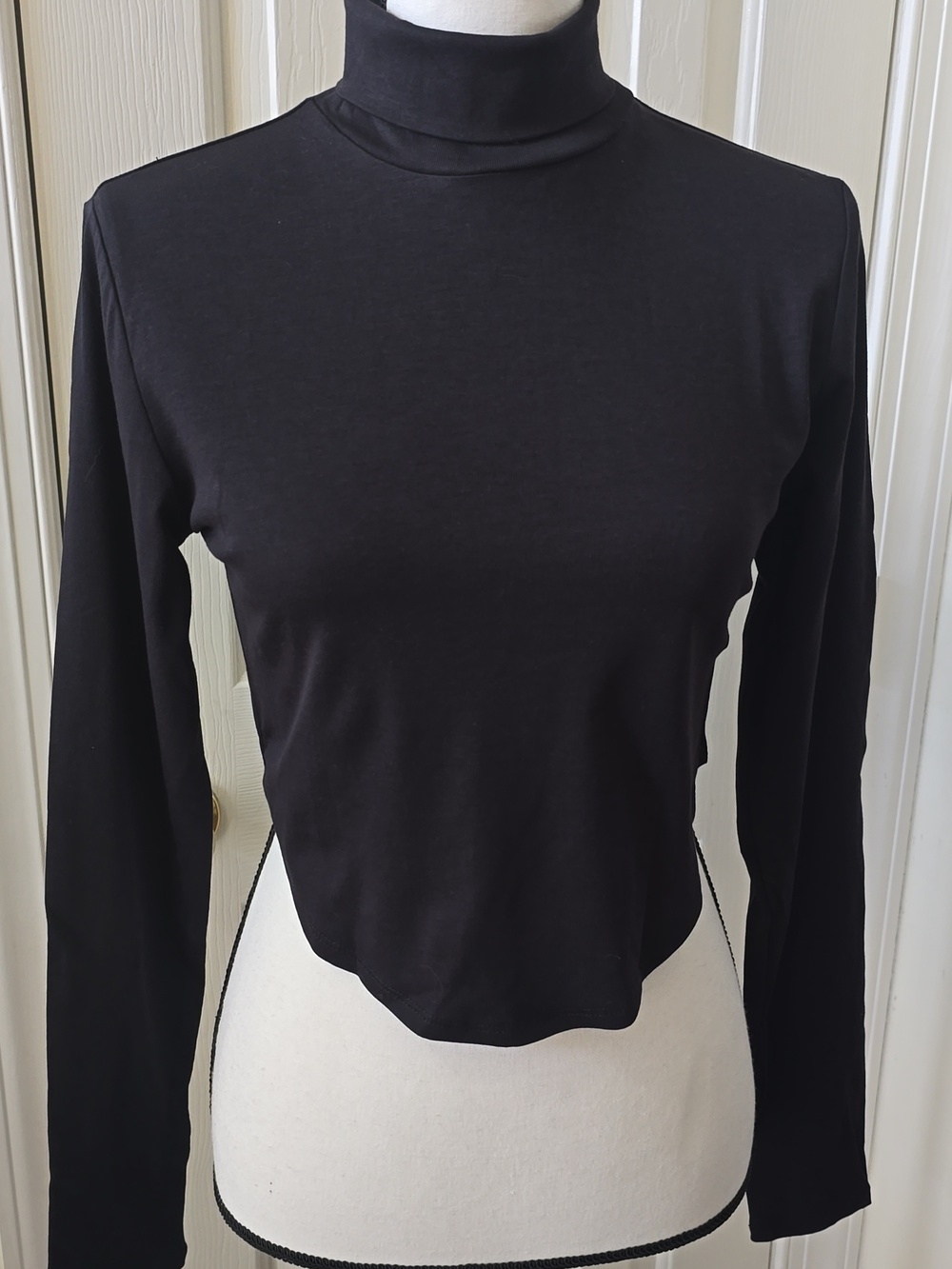 FOREVER 21 WOMEN'S JUNIOR BLACK TURTLENECK TOP SIZE MEDIUM
